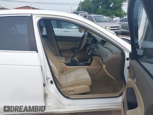 ✅ 2010 Honda Accord LX • VIN: 1HGCP2F30AA109044 • Lot: 42463697. Listed on IAAI with 215,108 mi. Free auction sales archive from the USA and detailed vehicle history report at DreamBid. Image 5.