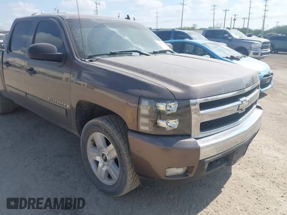 ✅ 2007 Chevrolet Silverado 1500 1LT • VIN: 2GCEC13J371676450 • Lot: 43393972. Wystawiony na IAAI z przebiegiem 313 790 mil. Bezpłatny archiwum sprzedaży aukcyjnych z USA i szczegółowy raport historii pojazdu na DreamBid. Zdjęcie 1.