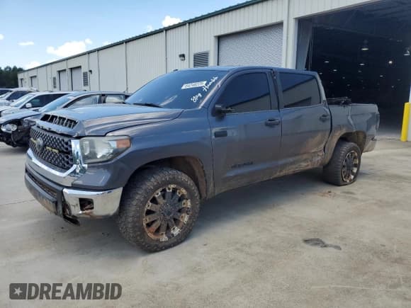 ✅ 2018 Toyota Tundra SR5 • VIN: 5TFDW5F15JX696604 • Lot: 64248225. Listed on Copart with 128,793 mi. Free auction sales archive from the USA and detailed vehicle history report at DreamBid. Image 1.