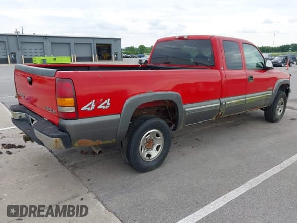 ✅ 2000 Chevrolet Silverado 2500 LS • VIN: 1GCGK29U3YE159782 • Lot: 42568821. Listed on IAAI with 172,387 mi. Free auction sales archive from the USA and detailed vehicle history report at DreamBid. Image 4.