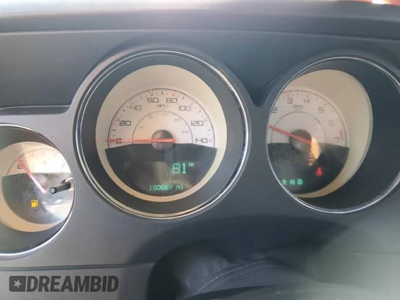 2014 Dodge Challenger SXT z VIN 2C3CDYAG7EH244876, wystawiony jako Copart lot #68067264 z przebiegiem 130 669 mil mil oraz Czysty tytuł • Clean title. Historia ofert i sprzedaży dostępna na DreamBid. Obrazek 9.