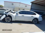 ✅ 2023 BMW i7 xDrive60 • VIN: WBY53EJ02PCN79282 • Lot: 42604904. Wystawiony na IAAI z przebiegiem 18 462 mil. Bezpłatny archiwum sprzedaży aukcyjnych z USA i szczegółowy raport historii pojazdu na DreamBid. Zdjęcie 13.