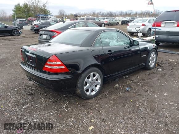 ✅ 2002 Mercedes-Benz SLK 230 Kompressor • VIN: WDBKK49F62F265232 • Lot: 41847375. Wystawiony na IAAI z przebiegiem 97 725 mil. Bezpłatny archiwum sprzedaży aukcyjnych z USA i szczegółowy raport historii pojazdu na DreamBid. Zdjęcie 4.