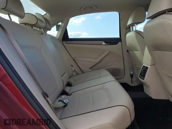 ✅ 2016 Volkswagen Passat SE • VIN: 1VWBS7A35GC061662 • Lot: 93390025. Wystawiony na Copart z przebiegiem 123 262 mil. Bezpłatny archiwum sprzedaży aukcyjnych z USA i szczegółowy raport historii pojazdu na DreamBid. Zdjęcie 10.