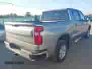 2026 Chevrolet Silverado 1500 LT z VIN 3GCUKDED5TG130130, wystawiony jako IAAI lot #43613368 z przebiegiem 3 302 mil mil oraz . Historia ofert i sprzedaży dostępna na DreamBid. Obrazek 4.