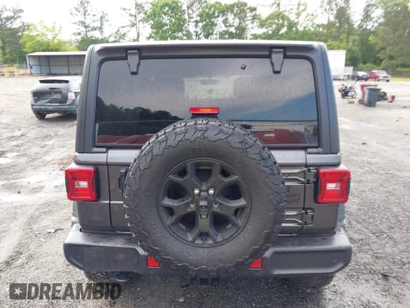 ✅ 2021 Jeep Wrangler Unlimited Willys • VIN: 1C4HJXDG2MW646904 • Lot: 42267506. Wystawiony na IAAI z przebiegiem 55 530 mil. Bezpłatny archiwum sprzedaży aukcyjnych z USA i szczegółowy raport historii pojazdu na DreamBid. Zdjęcie 17.