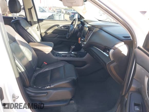 ✅ 2019 Chevrolet Traverse LT Cloth • VIN: 1GNERGKW1KJ137975 • Lot: 43710356. Wystawiony na IAAI z przebiegiem 168 596 mil. Bezpłatny archiwum sprzedaży aukcyjnych z USA i szczegółowy raport historii pojazdu na DreamBid. Zdjęcie 5.