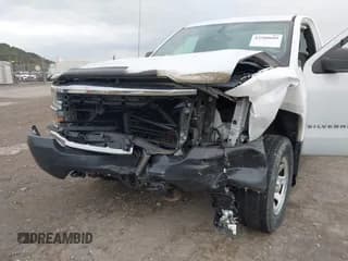 ✅ 2017 Chevrolet Silverado 1500 Work Truck • VIN: 1GCNKNEC8HZ140305 • Lot: 43500609. Wystawiony na IAAI z przebiegiem 96 646 mil. Bezpłatny archiwum sprzedaży aukcyjnych z USA i szczegółowy raport historii pojazdu na DreamBid. Zdjęcie 6.