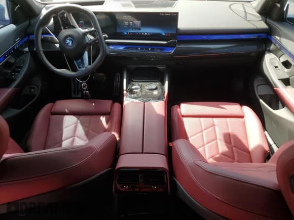 ✅ 2024 BMW i5 eDrive40 • VIN: WBY33FK04RCR43720 • Lot: 71079865. Wystawiony na Copart z przebiegiem 23 408 mil. Bezpłatny archiwum sprzedaży aukcyjnych z USA i szczegółowy raport historii pojazdu na DreamBid. Zdjęcie 8.