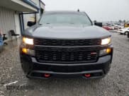 ✅ 2022 Chevrolet Silverado 1500 Custom Trail Boss • VIN: 3GCPYCEL9NG110320 • Lot: 51608405. Wystawiony na Copart z przebiegiem 50 716 mil. Bezpłatny archiwum sprzedaży aukcyjnych z USA i szczegółowy raport historii pojazdu na DreamBid. Zdjęcie 5.