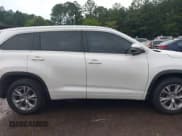 ✅ 2015 Toyota Highlander XLE • VIN: 5TDKKRFH6FS092841 • Lot: 42538576. Wystawiony na IAAI z przebiegiem 180 556 mil. Bezpłatny archiwum sprzedaży aukcyjnych z USA i szczegółowy raport historii pojazdu na DreamBid. Zdjęcie 14.