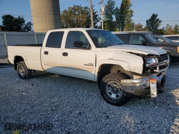 ✅ 2004 Chevrolet Silverado 2500HD LS • VIN: 1GCHK23104F151338 • Lot: 70666444. Wystawiony na Copart z przebiegiem Nie podano. Bezpłatny archiwum sprzedaży aukcyjnych z USA i szczegółowy raport historii pojazdu na DreamBid. Zdjęcie 4.