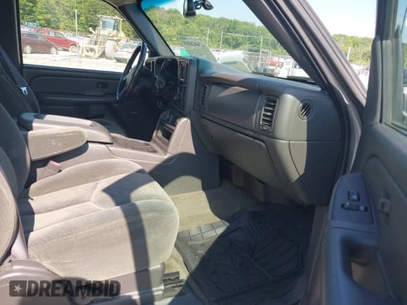 ✅ 2004 Chevrolet Silverado 2500HD LS • VIN: 1GCHC23U94F182997 • Лот: 42682053. Опубликован ранее на IAAI с пробегом 227 282 миль. Бесплатный доступ к архиву аукционных продаж из США и подробный отчёт об истории автомобиля на DreamBid. Изображение 5.