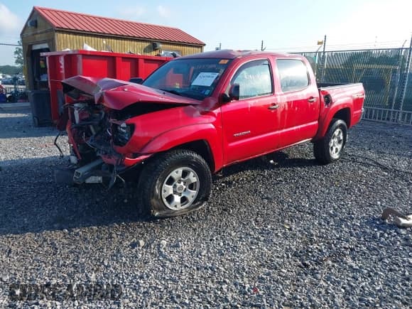✅ 2015 Toyota Tacoma • VIN: 3TMLU4EN3FM168489 • Lot: 42435816. Wystawiony na IAAI z przebiegiem 268 911 mil. Bezpłatny archiwum sprzedaży aukcyjnych z USA i szczegółowy raport historii pojazdu na DreamBid. Zdjęcie 2.