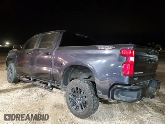 ✅ 2022 Chevrolet Silverado 1500 LT Trail Boss • VIN: 3GCUDFED8NG656468 • Lot: 84808744. Wystawiony na Copart z przebiegiem 50 162 mil. Bezpłatny archiwum sprzedaży aukcyjnych z USA i szczegółowy raport historii pojazdu na DreamBid. Zdjęcie 2.