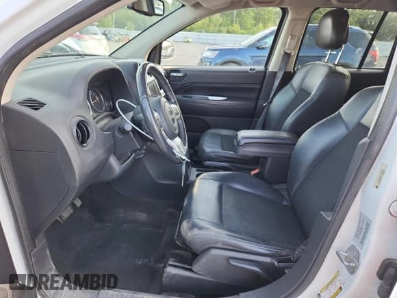 ✅ 2016 Jeep Compass Latitude • VIN: 1C4NJDEB3GD544550 • Lot: 70800725. Listed on Copart with 126,816 mi. Free auction sales archive from the USA and detailed vehicle history report at DreamBid. Image 7.