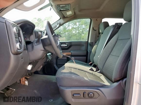 ✅ 2019 Chevrolet Silverado 1500 Custom Trail Boss • VIN: 3GCPYCEF4KG139844 • Lot: 84975925. Wystawiony na Copart z przebiegiem Nie podano. Bezpłatny archiwum sprzedaży aukcyjnych z USA i szczegółowy raport historii pojazdu na DreamBid. Zdjęcie 7.