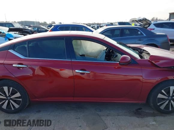 ✅ 2019 Nissan Altima SV • VIN: 1N4BL4DV8KN310003 • Lot: 41406127. Listed on IAAI with 130,577 mi. Free auction sales archive from the USA and detailed vehicle history report at DreamBid. Image 13.