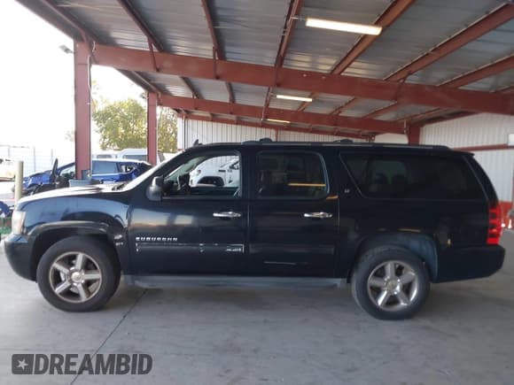 ✅ 2011 Chevrolet Suburban LT • VIN: 1GNSCJE06BR399016 • Lot: 43105701. Wystawiony na IAAI z przebiegiem 189 308 mil. Bezpłatny archiwum sprzedaży aukcyjnych z USA i szczegółowy raport historii pojazdu na DreamBid. Zdjęcie 14.