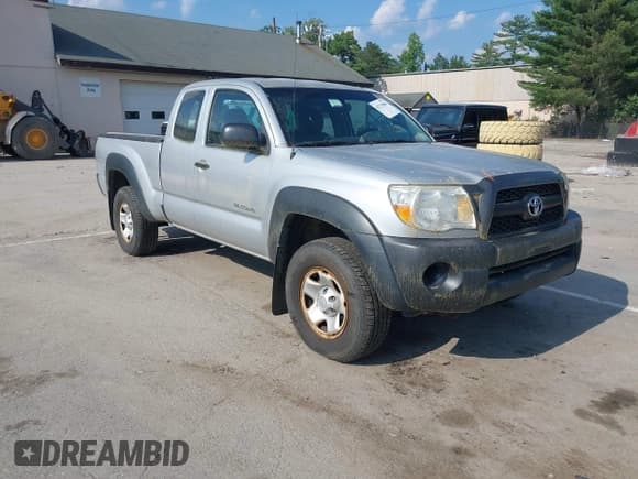 ✅ 2011 Toyota Tacoma • VIN: 5TFUX4EN3BX005373 • Lot: 42735806. Listed on IAAI with 110,296 mi. Free auction sales archive from the USA and detailed vehicle history report at DreamBid. Image 1.