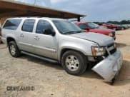 ✅ 2007 Chevrolet Suburban LT • VIN: 1GNFC16037J232196 • Lot: 72887074. Wystawiony na Copart z przebiegiem 262 163 mil. Bezpłatny archiwum sprzedaży aukcyjnych z USA i szczegółowy raport historii pojazdu na DreamBid. Zdjęcie 4.