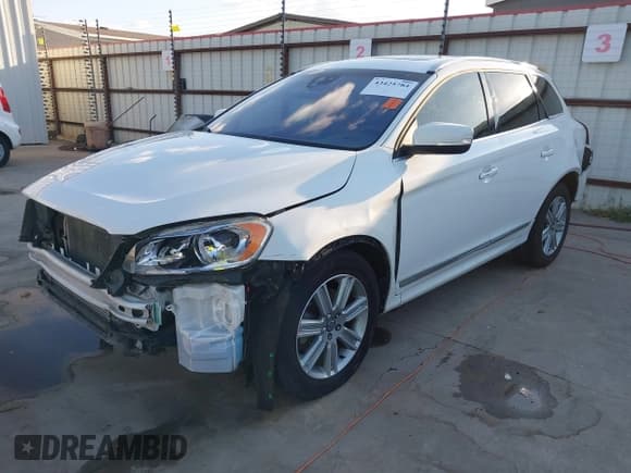 ✅ 2017 Volvo XC60 Inscription • VIN: YV440MDU6H2023396 • Lot: 43425784. Wystawiony na IAAI z przebiegiem 82 759 mil. Bezpłatny archiwum sprzedaży aukcyjnych z USA i szczegółowy raport historii pojazdu na DreamBid. Zdjęcie 22.