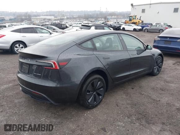 ✅ 2025 Tesla Model 3 Long Range • VIN: 5YJ3E1EB6SF878888 • Lot: 41451317. Wystawiony na IAAI z przebiegiem 732 mil. Bezpłatny archiwum sprzedaży aukcyjnych z USA i szczegółowy raport historii pojazdu na DreamBid. Zdjęcie 4.
