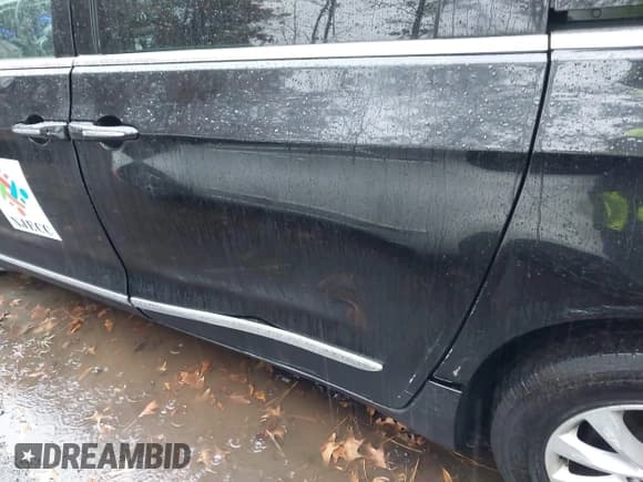 ✅ 2018 Chrysler Pacifica Touring L • VIN: 2C4RC1BGXJR260928 • Lot: 43825608. Wystawiony na IAAI z przebiegiem 147 551 mil. Bezpłatny archiwum sprzedaży aukcyjnych z USA i szczegółowy raport historii pojazdu na DreamBid. Zdjęcie 6.