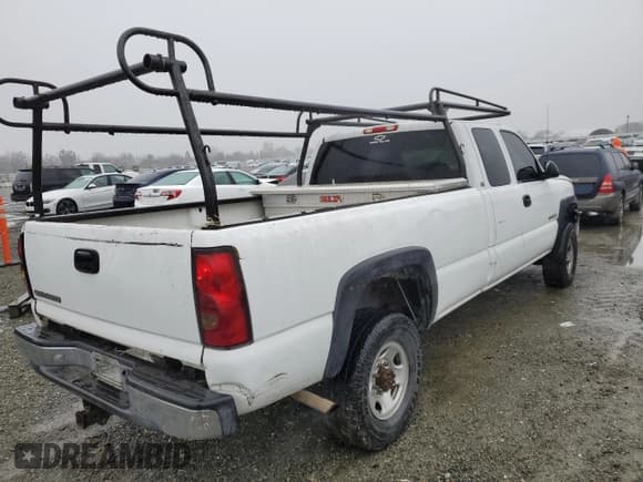 ✅ 2005 Chevrolet Silverado 2500HD LT • VIN: 1GCHK29U25E219163 • Лот: 85932864. Опубликован ранее на Copart с пробегом 300 785 миль. Бесплатный доступ к архиву аукционных продаж из США и подробный отчёт об истории автомобиля на DreamBid. Изображение 3.