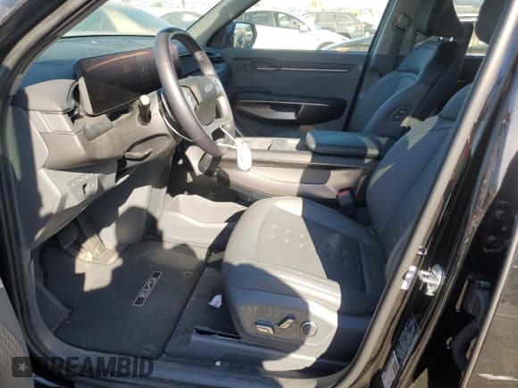 ✅ 2024 Kia EV9 Wind • VIN: KNDAFFS51R6031587 • Lot: 80033284. Wystawiony na Copart z przebiegiem 2 562 mil. Bezpłatny archiwum sprzedaży aukcyjnych z USA i szczegółowy raport historii pojazdu na DreamBid. Zdjęcie 7.