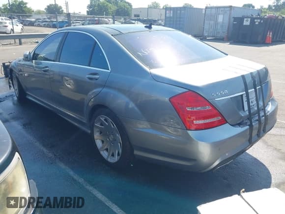 ✅ 2013 Mercedes-Benz S 550 • VIN: WDDNG7DB3DA493412 • Лот: 42498601. Опубликован ранее на IAAI с пробегом 185 926 миль. Бесплатный доступ к архиву аукционных продаж из США и подробный отчёт об истории автомобиля на DreamBid. Изображение 3.