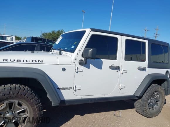 ✅ 2017 Jeep Wrangler Unlimited Rubicon • VIN: 1C4BJWFG3HL597572 • Lot: 40877947. Wystawiony na IAAI z przebiegiem 162 923 mil. Bezpłatny archiwum sprzedaży aukcyjnych z USA i szczegółowy raport historii pojazdu na DreamBid. Zdjęcie 14.