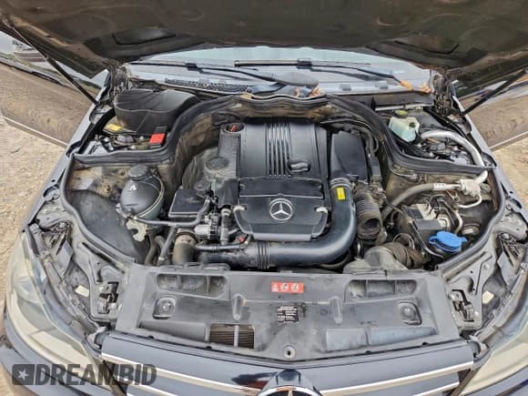 ✅ 2014 Mercedes-Benz C 250 Sport • VIN: WDDGF4HB2EG233005 • Lot: 95528755. Wystawiony na Copart z przebiegiem 132 128 mil. Bezpłatny archiwum sprzedaży aukcyjnych z USA i szczegółowy raport historii pojazdu na DreamBid. Zdjęcie 11.