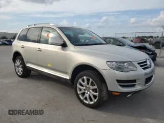 ✅ 2008 Volkswagen Touareg • VIN: WVGCB77L88D044229 • Lot: 77589194. Wystawiony na Copart z przebiegiem 88 391 mil. Bezpłatny archiwum sprzedaży aukcyjnych z USA i szczegółowy raport historii pojazdu na DreamBid. Zdjęcie 4.