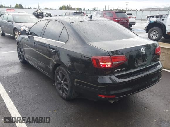 ✅ 2017 Volkswagen Jetta SE • VIN: 3VWDB7AJ8HM291980 • Lot: 43326603. Wystawiony na IAAI z przebiegiem 105 432 mil. Bezpłatny archiwum sprzedaży aukcyjnych z USA i szczegółowy raport historii pojazdu na DreamBid. Zdjęcie 3.