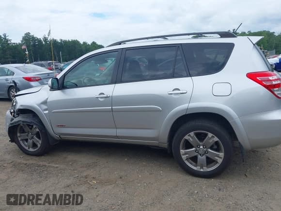 ✅ 2011 Toyota RAV4 Sport • VIN: JTMRK4DV1B5104114 • Lot: 42638131. Listed on IAAI with 190,310 mi. Free auction sales archive from the USA and detailed vehicle history report at DreamBid. Image 14.