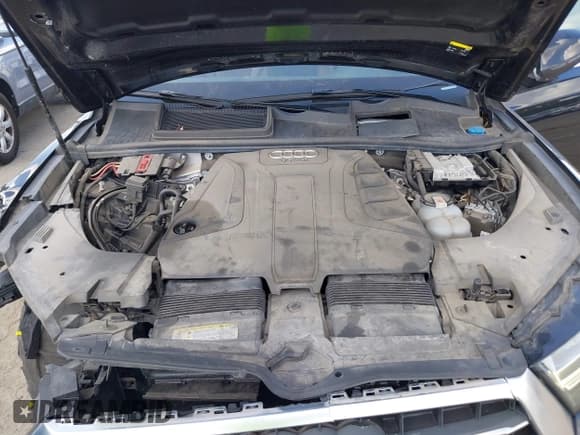 ✅ 2018 Audi Q7 Premium Plus • VIN: WA1LHAF71JD017586 • Lot: 42955330. Wystawiony na IAAI z przebiegiem 74 390 mil. Bezpłatny archiwum sprzedaży aukcyjnych z USA i szczegółowy raport historii pojazdu na DreamBid. Zdjęcie 10.