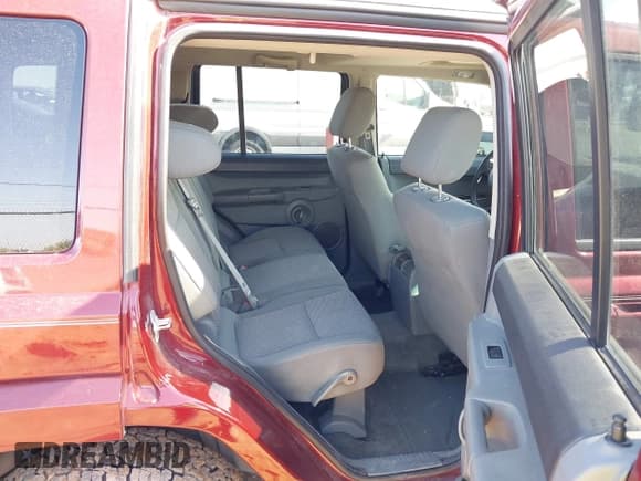 ✅ 2007 Jeep Commander Sport • VIN: 1J8HG48P37C695017 • Lot: 43022635. Listed on IAAI with 181,902 mi. Free auction sales archive from the USA and detailed vehicle history report at DreamBid. Image 8.