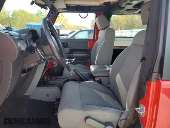 ✅ 2008 Jeep Wrangler Rubicon • VIN: 1J4GA64198L500857 • Lot: 91066625. Wystawiony na Copart z przebiegiem 143 337 mil. Bezpłatny archiwum sprzedaży aukcyjnych z USA i szczegółowy raport historii pojazdu na DreamBid. Zdjęcie 7.