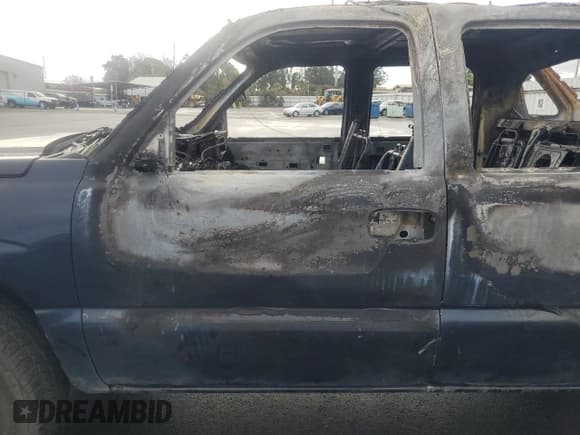 ✅ 2005 Chevrolet Avalanche LS • VIN: 3GNEC12Z35G153528 • Lot: 93129595. Wystawiony na Copart z przebiegiem Nie podano. Bezpłatny archiwum sprzedaży aukcyjnych z USA i szczegółowy raport historii pojazdu na DreamBid. Zdjęcie 7.