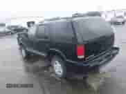 2001 Chevrolet Blazer LT z VIN 1GNDT13W412102249, wystawiony jako IAAI lot #42879940 z przebiegiem 160 606 mil mil oraz . Historia ofert i sprzedaży dostępna na DreamBid. Obrazek 3.