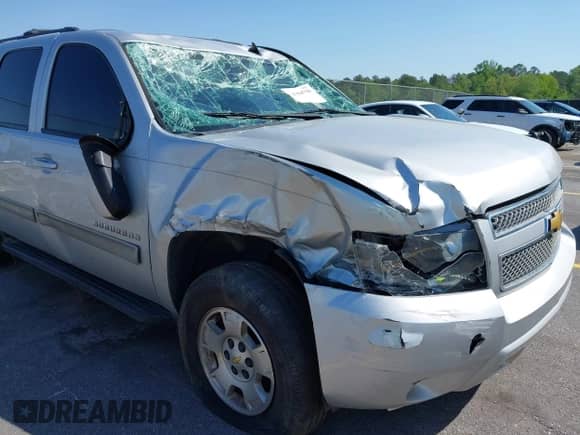 2014 Chevrolet Suburban LT z VIN 1GNSCJE0XER124222, wystawiony jako IAAI lot #41994798 z przebiegiem 268 836 mil mil oraz . Historia ofert i sprzedaży dostępna na DreamBid. Obrazek 17.