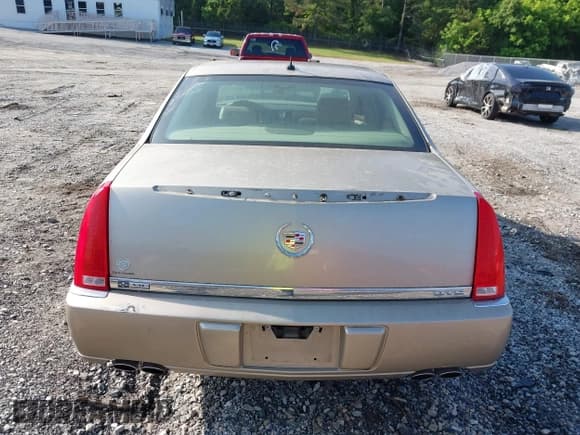 ✅ 2006 Cadillac DTS 1SC • VIN: 1G6KD57Y26U105889 • Lot: 42220098. Listed on IAAI with 104,707 mi. Free auction sales archive from the USA and detailed vehicle history report at DreamBid. Image 16.