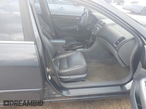 ✅ 2004 Honda Accord EX • VIN: 1HGCM56864A006060 • Лот: 43749588. Опубликован ранее на IAAI с пробегом 188 415 миль. Бесплатный доступ к архиву аукционных продаж из США и подробный отчёт об истории автомобиля на DreamBid. Изображение 5.