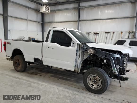 ✅ 2024 Ford F-350 XL • VIN: 1FTRF3BT1REE92195 • Лот: 84776055. Опубликован ранее на Copart с пробегом 23 128 миль. Бесплатный доступ к архиву аукционных продаж из США и подробный отчёт об истории автомобиля на DreamBid. Изображение 4.