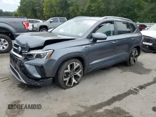 ✅ 2022 Volkswagen Taos SEL • VIN: 3VV2X7B23NM066835 • Lot: 83875195. Wystawiony na Copart z przebiegiem Nie podano. Bezpłatny archiwum sprzedaży aukcyjnych z USA i szczegółowy raport historii pojazdu na DreamBid. Zdjęcie 1.