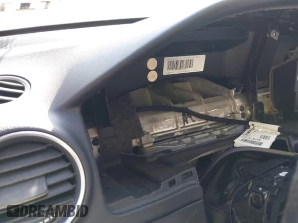 ✅ 2012 Mercedes-Benz C 250 • VIN: WDDGJ4HB0CF743130 • Lot: 41516516. Wystawiony na IAAI z przebiegiem Nie podano. Bezpłatny archiwum sprzedaży aukcyjnych z USA i szczegółowy raport historii pojazdu na DreamBid. Zdjęcie 7.