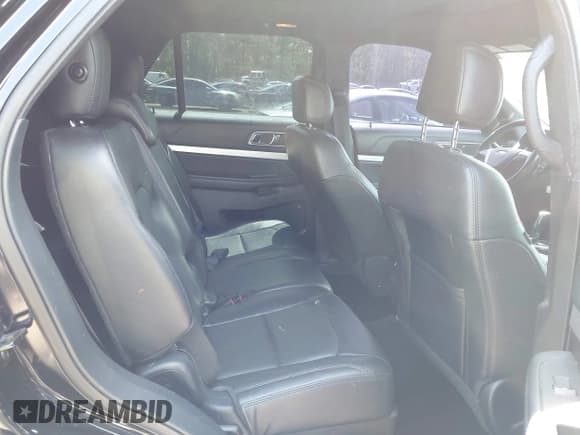 ✅ 2017 Ford Explorer XLT • VIN: 1FM5K8D87HGD47919 • Lot: 42112788. Wystawiony na IAAI z przebiegiem 110 282 mil. Bezpłatny archiwum sprzedaży aukcyjnych z USA i szczegółowy raport historii pojazdu na DreamBid. Zdjęcie 8.