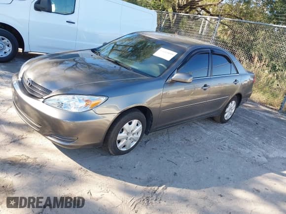 ✅ 2004 Toyota Camry LE • VIN: 4T1BE32K94U935179 • Lot: 43685839. Wystawiony na IAAI z przebiegiem 141 639 mil. Bezpłatny archiwum sprzedaży aukcyjnych z USA i szczegółowy raport historii pojazdu na DreamBid. Zdjęcie 2.