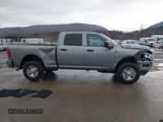 ✅ 2024 Ram 2500 Tradesman • VIN: 3C6UR5CJ2RG315276 • Lot: 41570729. Wystawiony na IAAI z przebiegiem 137 mil. Bezpłatny archiwum sprzedaży aukcyjnych z USA i szczegółowy raport historii pojazdu na DreamBid. Zdjęcie 13.